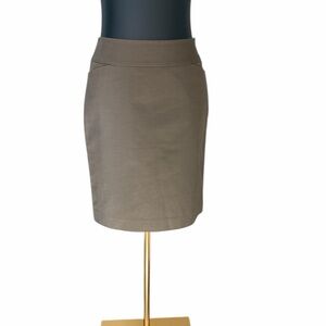 Halogen Fully Lined Olive Pencil Skirt Size 2 (fits like size 4+)